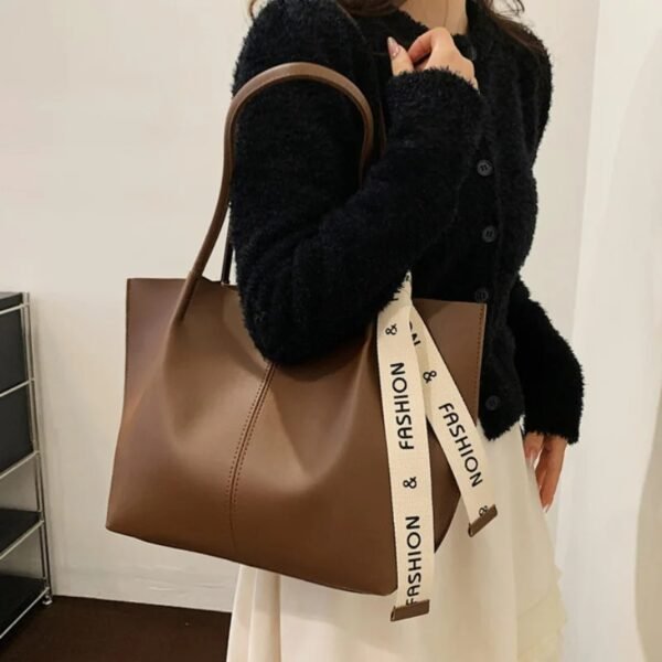 Chic Large Capacity Tote Bag for Women - Fashionable Shoulder Handbag with Polyester Lining