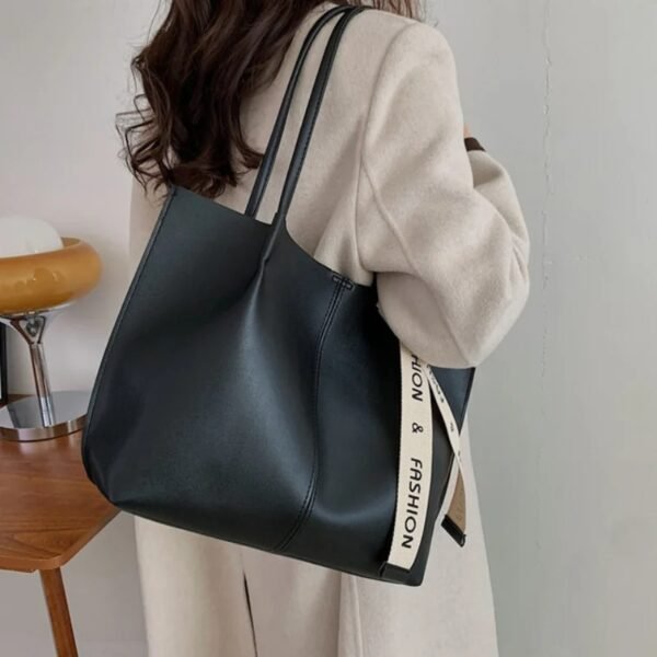 Chic Large Capacity Tote Bag for Women - Fashionable Shoulder Handbag with Polyester Lining - Image 5