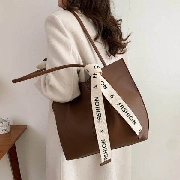 Chic Large Capacity Tote Bag for Women - Fashionable Shoulder Handbag with Polyester Lining - Image 6