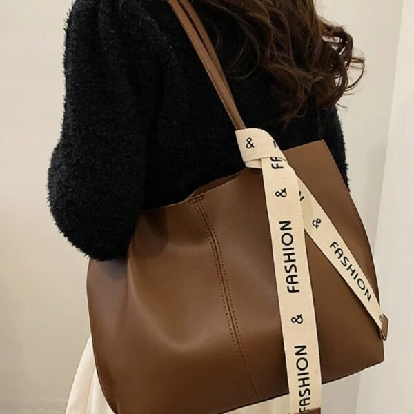 Chic Large Capacity Tote Bag for Women - Fashionable Shoulder Handbag with Polyester Lining - Image 8